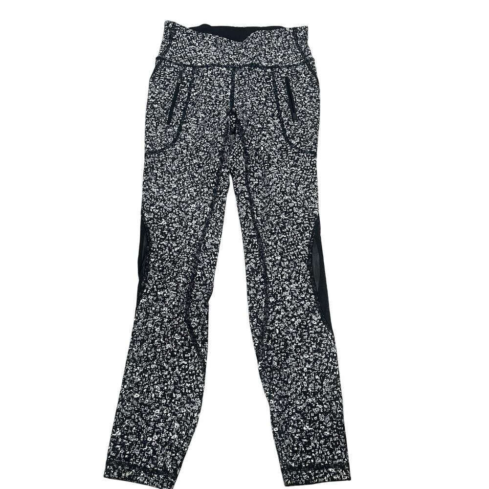 Lululemon Athletica Black and White Floral Size 4 Leggings